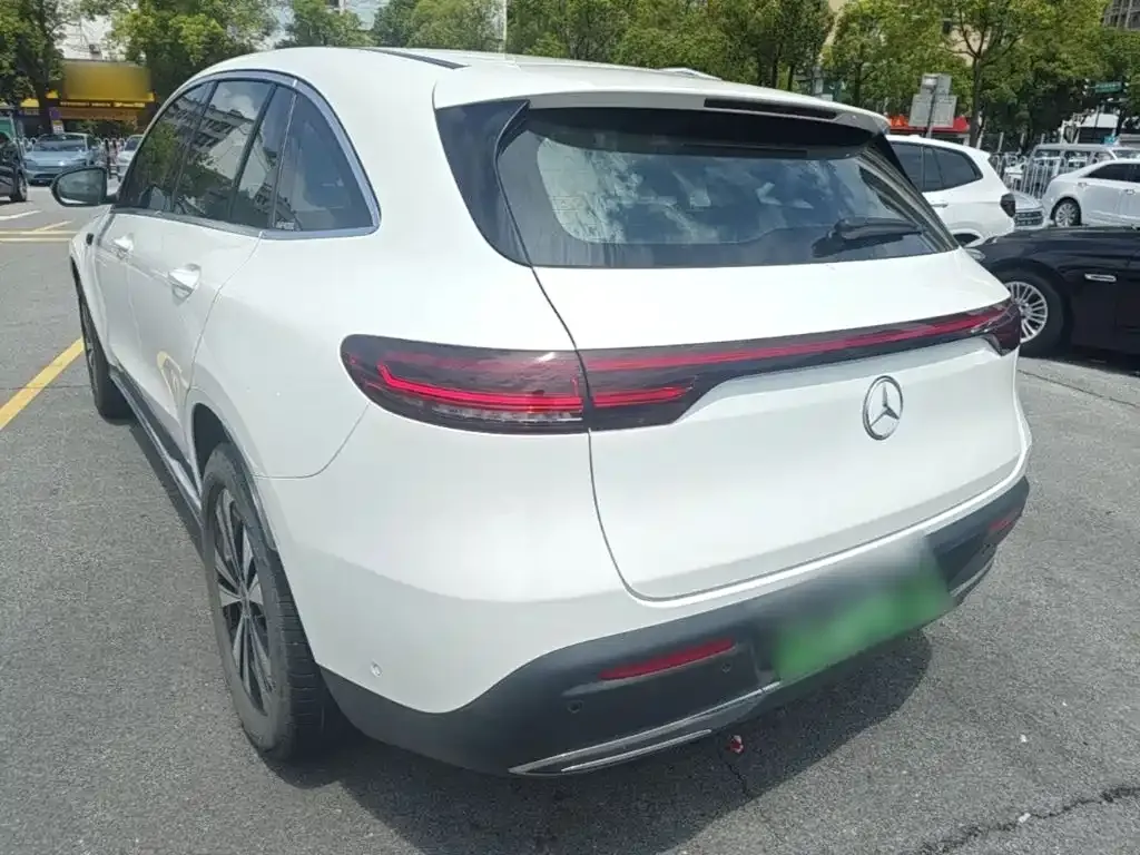 Mercedes-Benz EQC — фото 10