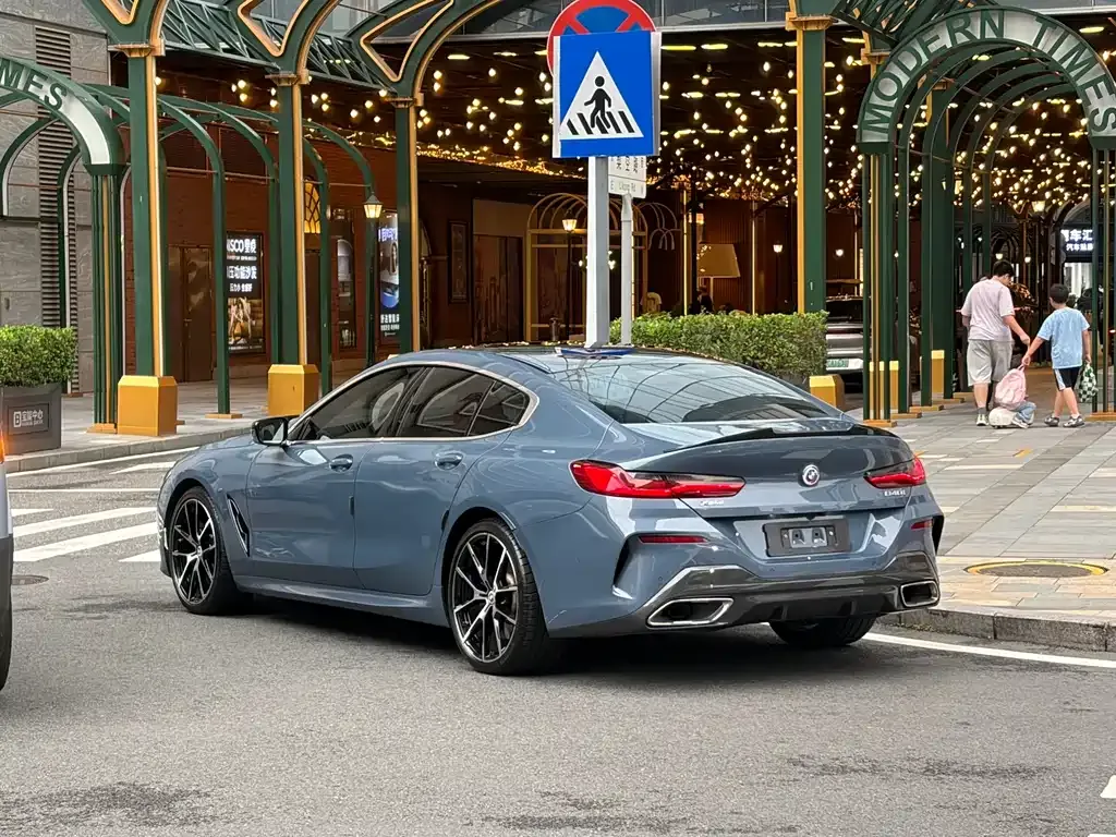 BMW 8 Series — фото 4