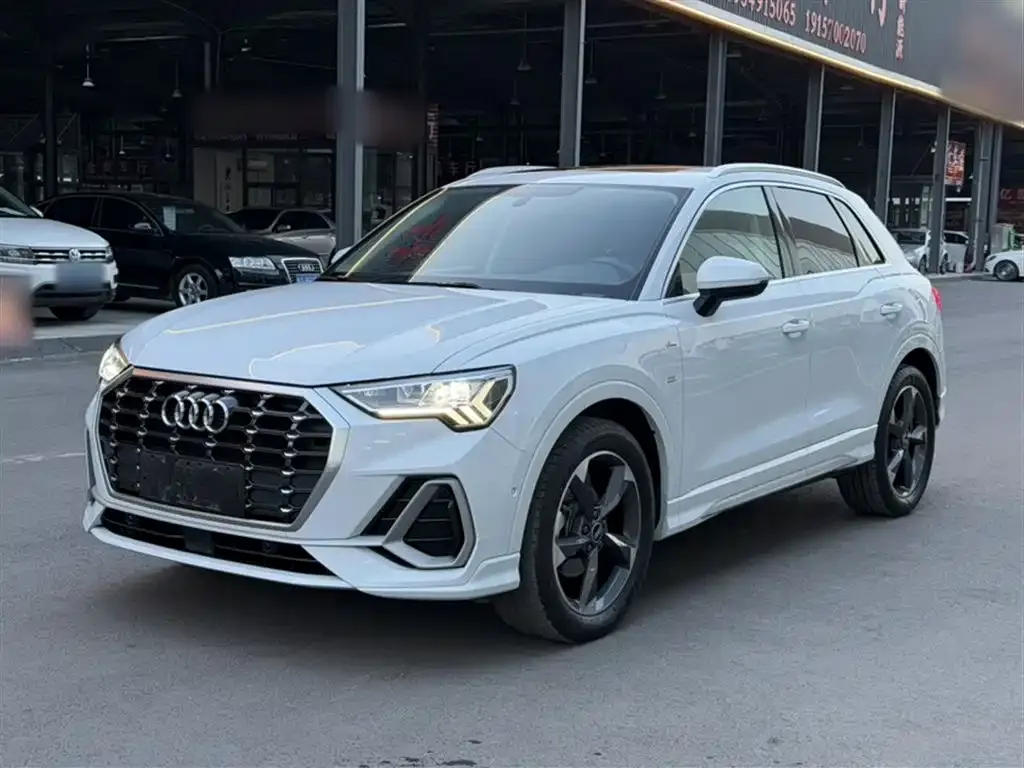 Audi Q3 — фото 1