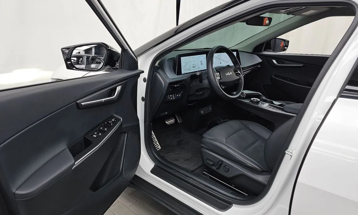 Kia EV6 — фото 9
