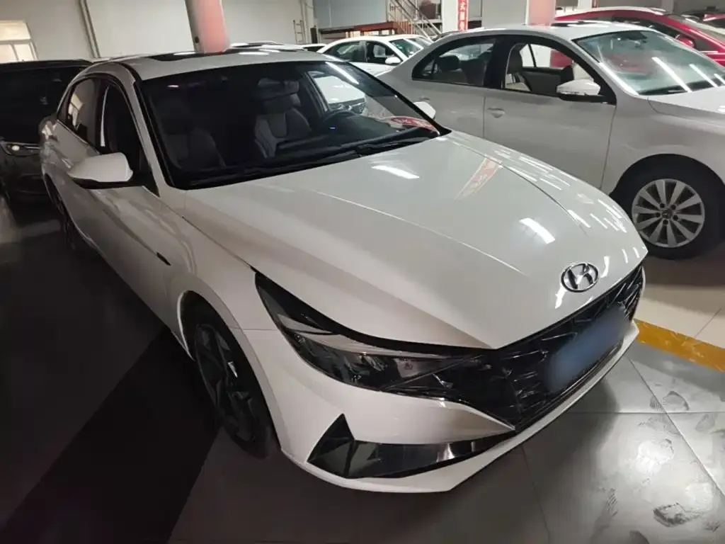 Hyundai Elantra — фото 2