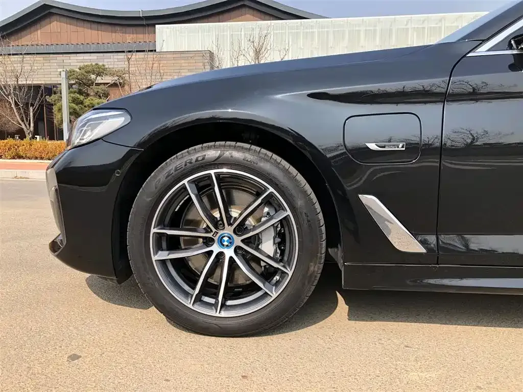 BMW 5 Series New Energy — фото 8