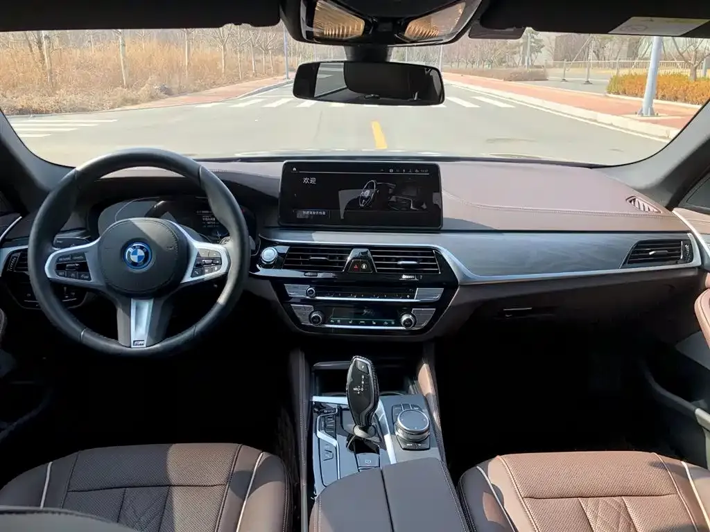 BMW 5 Series New Energy — фото 2