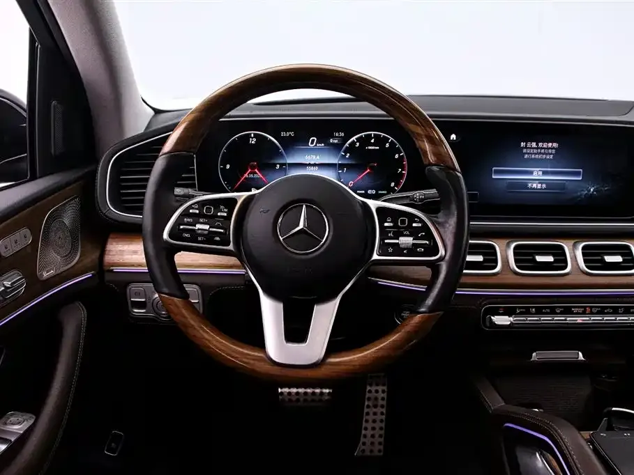 Mercedes-Benz GLS — фото 6