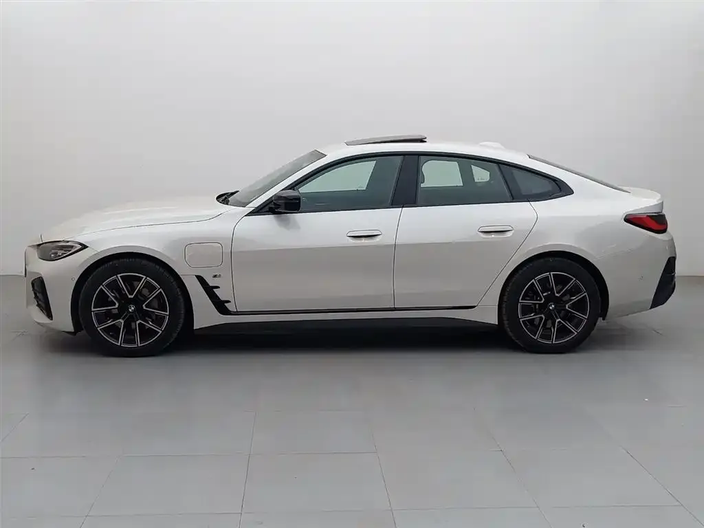 BMW i4 — фото 6