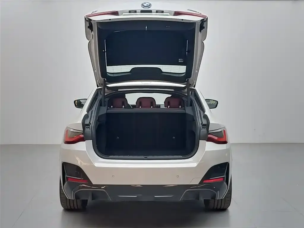 BMW i4 — фото 8
