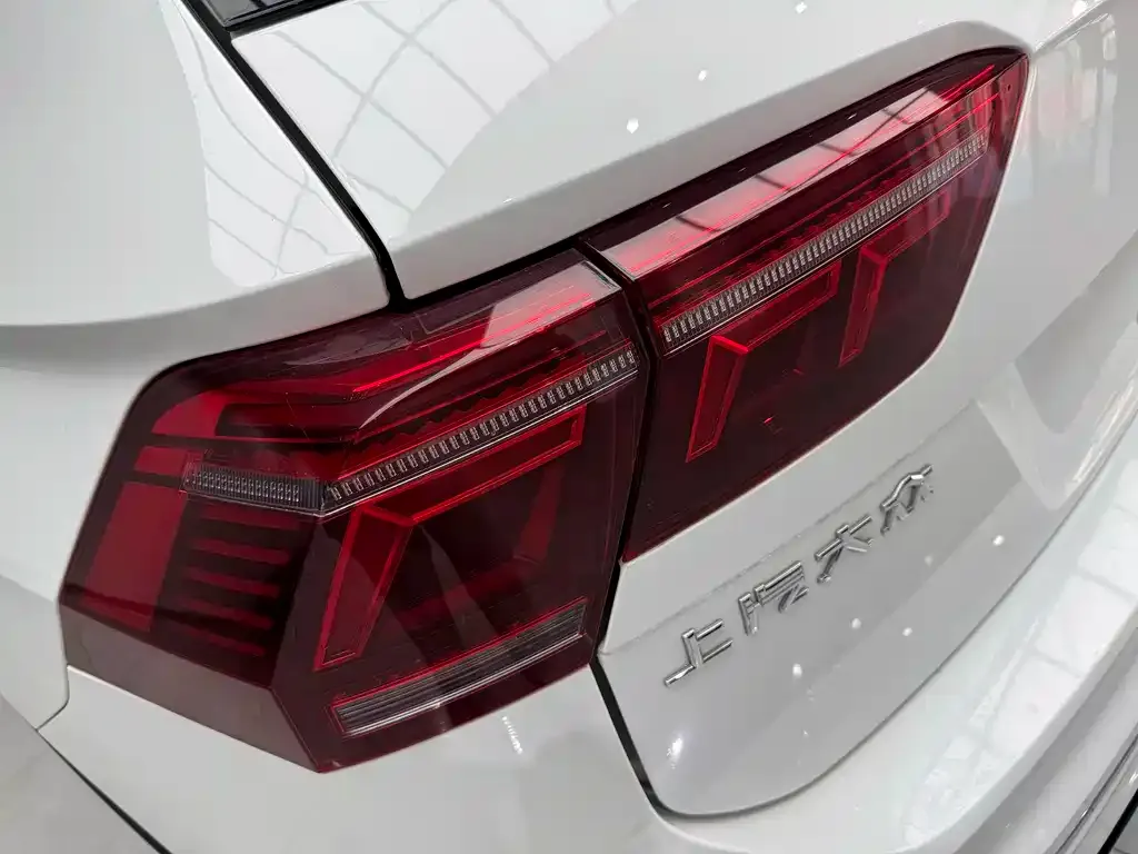 Volkswagen Tiguan L — фото 4