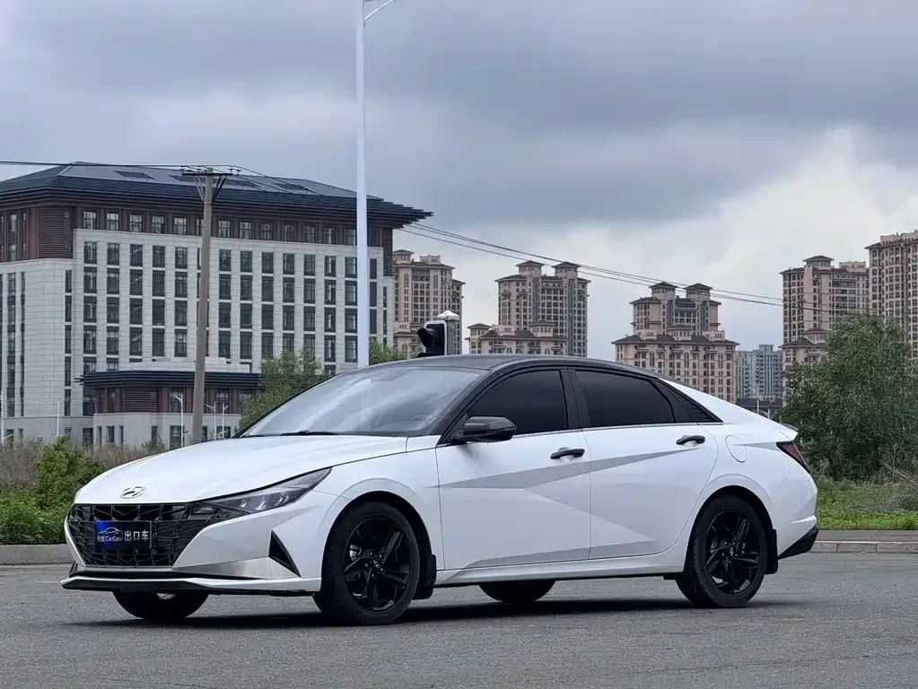 Hyundai Elantra — фото 1