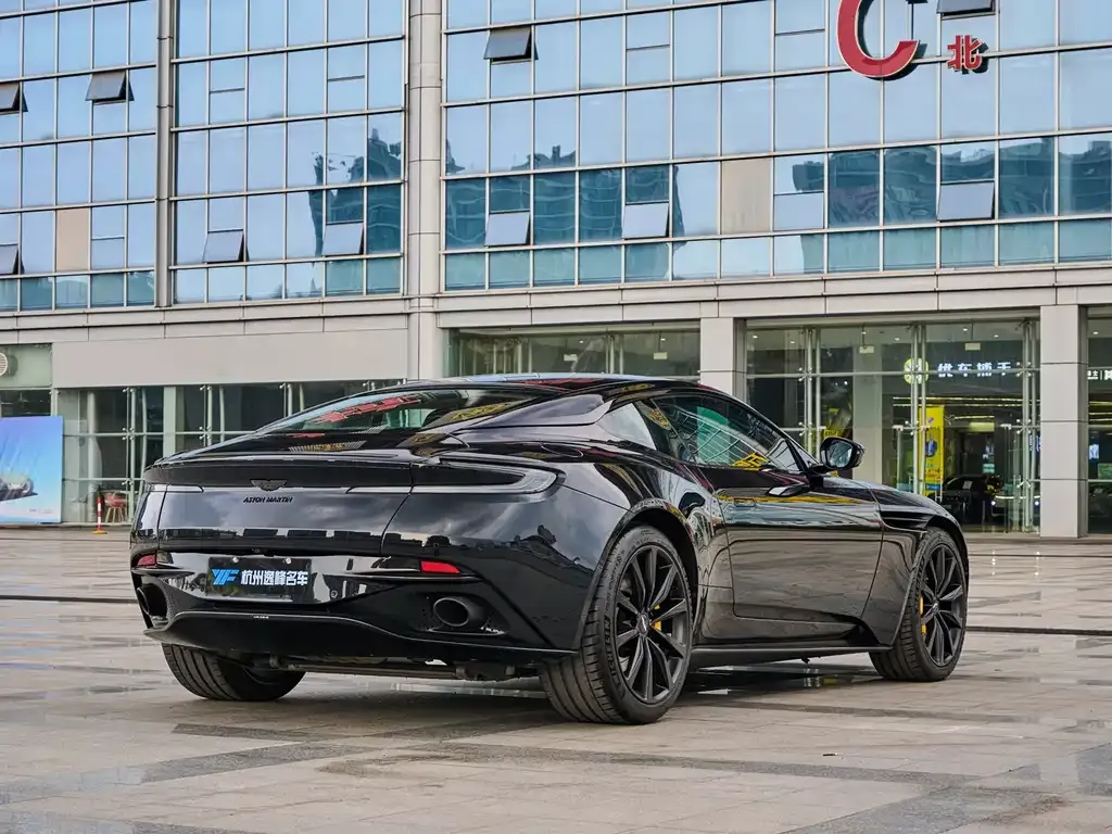 Aston Martin DB11 — фото 4