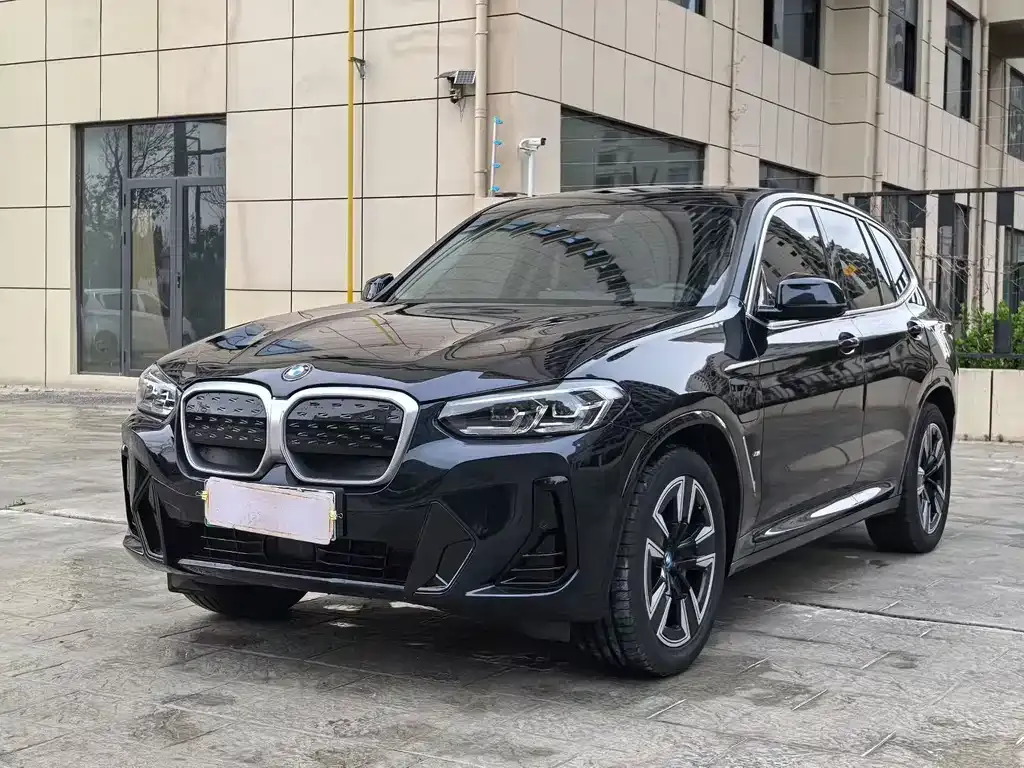 BMW iX3 — фото 1