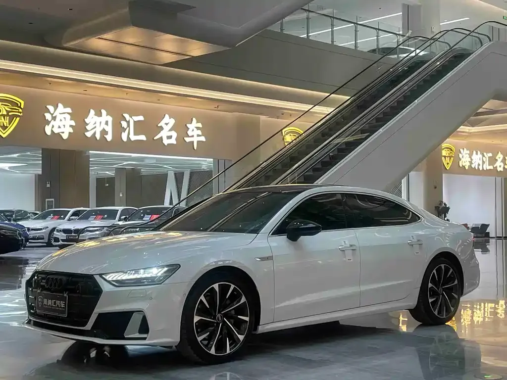 Audi A7L — фото 1