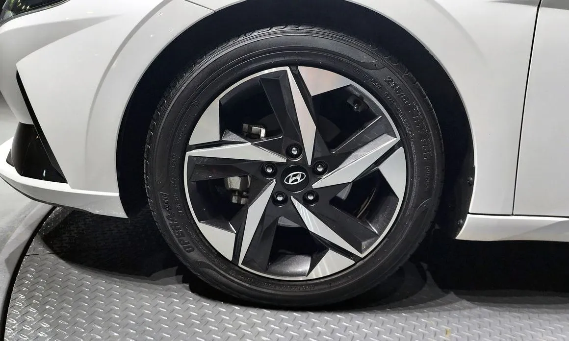 Hyundai AVANTE — фото 6