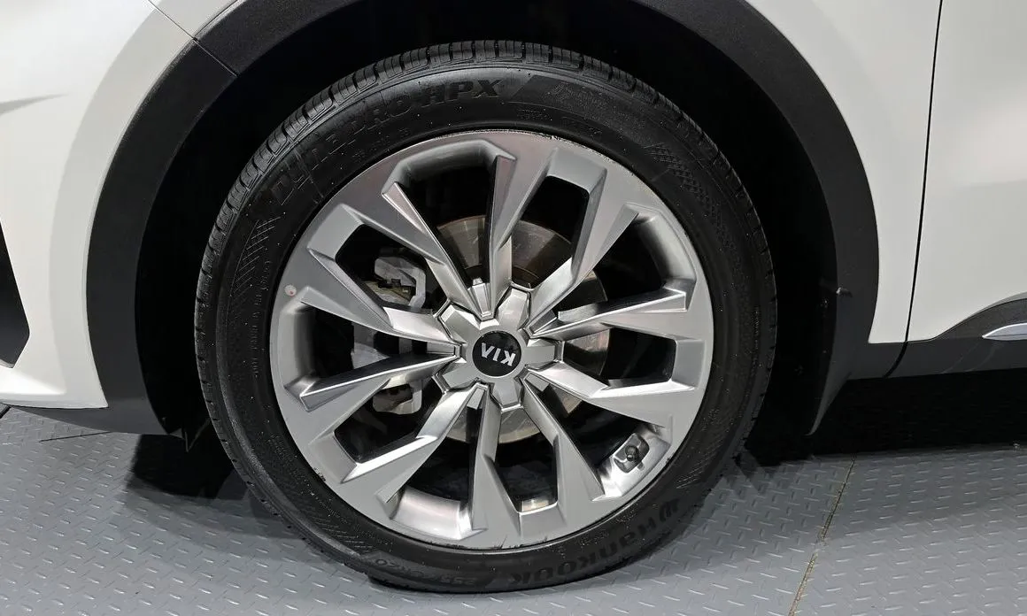Kia Sorento — фото 7