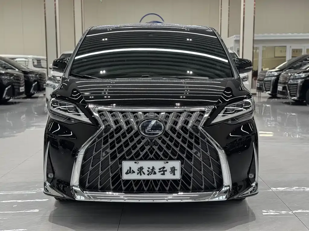 Lexus LM — фото 3