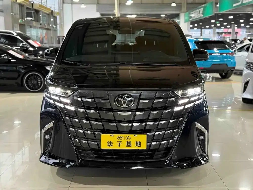 Toyota Alphard — фото 8