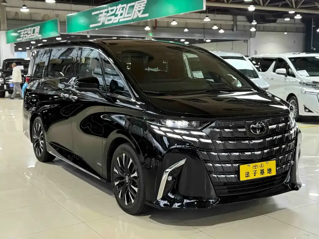 Toyota Alphard — фото 10