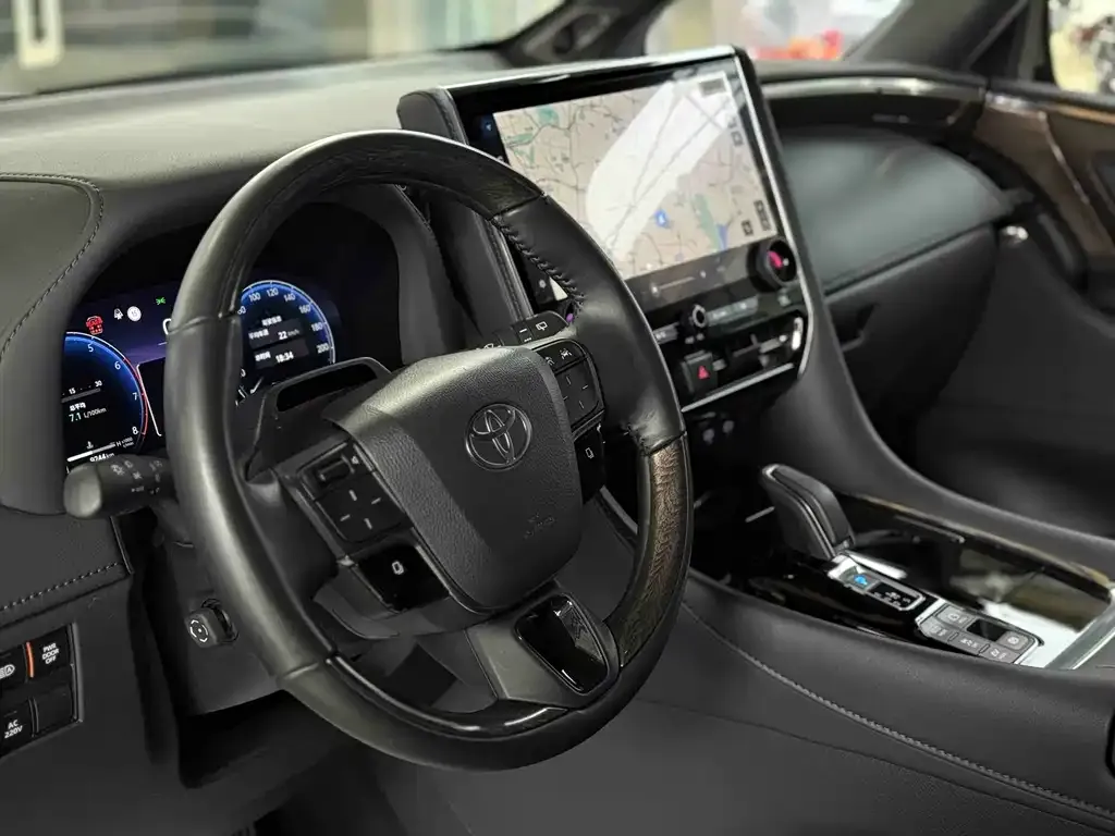 Toyota Alphard — фото 9