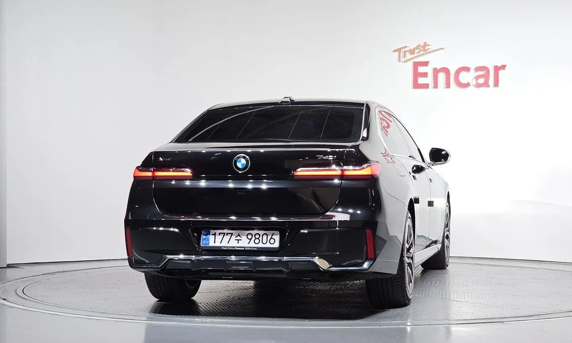 BMW 7-Series — фото 10