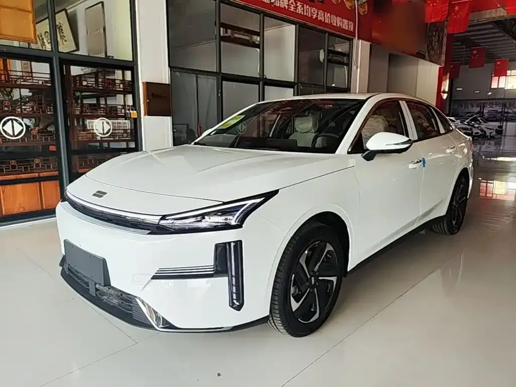 Geely Galaxy L6 — фото 1