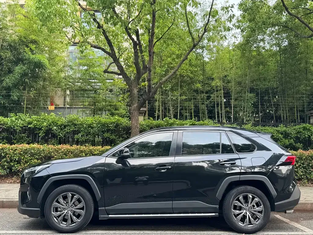 Toyota RAV4 — фото 10