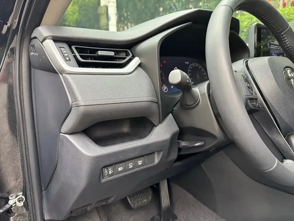 Toyota RAV4 — фото 2