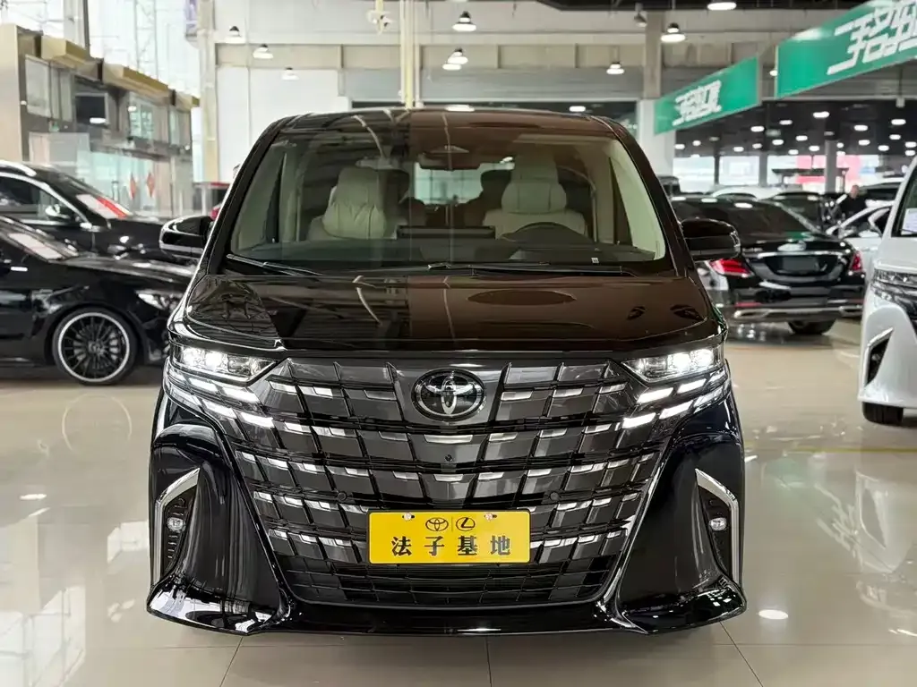 Toyota Alphard — фото 3