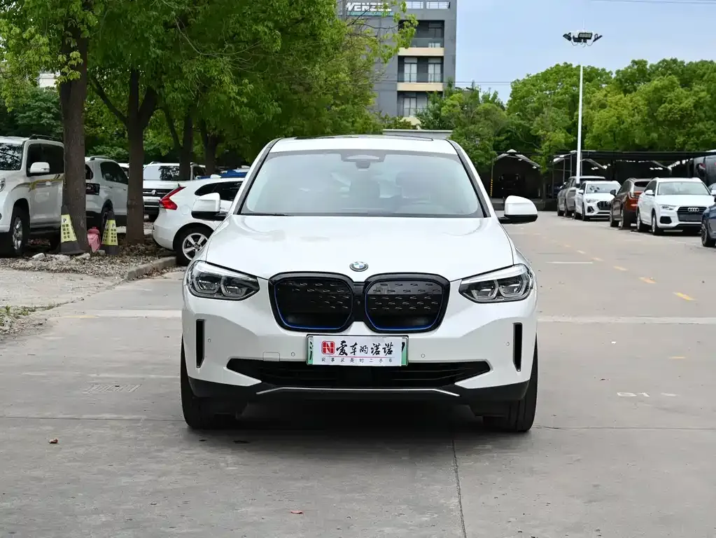 BMW iX3 — фото 1