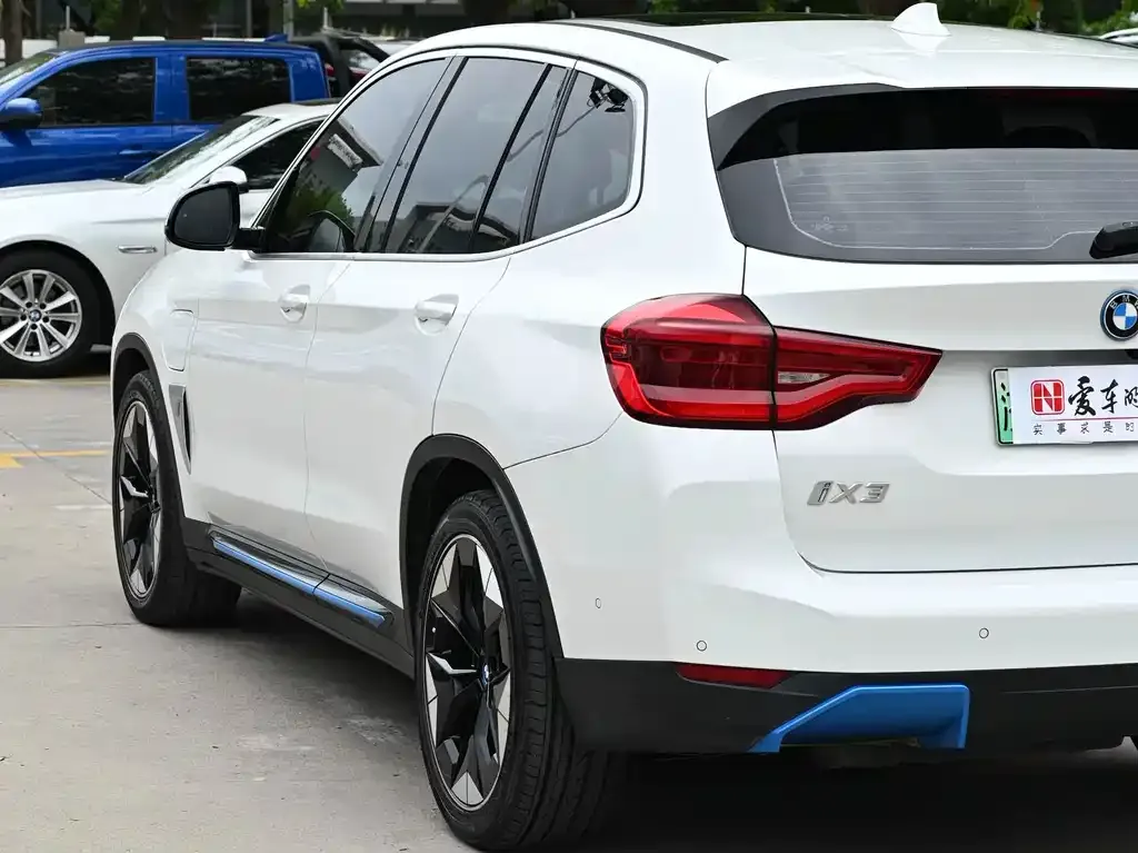 BMW iX3 — фото 4