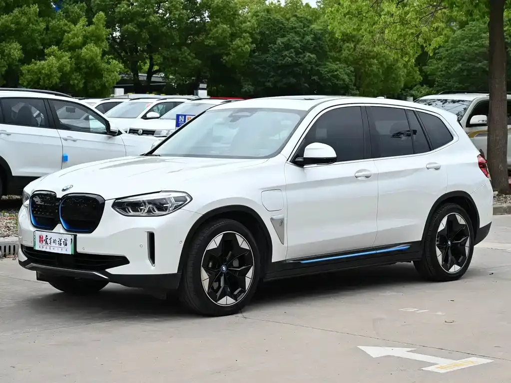 BMW iX3 — фото 8