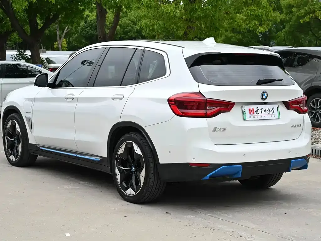 BMW iX3 — фото 10
