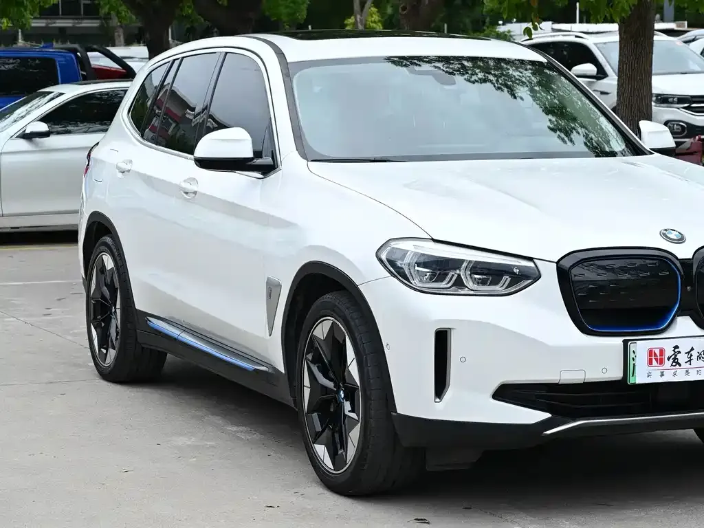 BMW iX3 — фото 6
