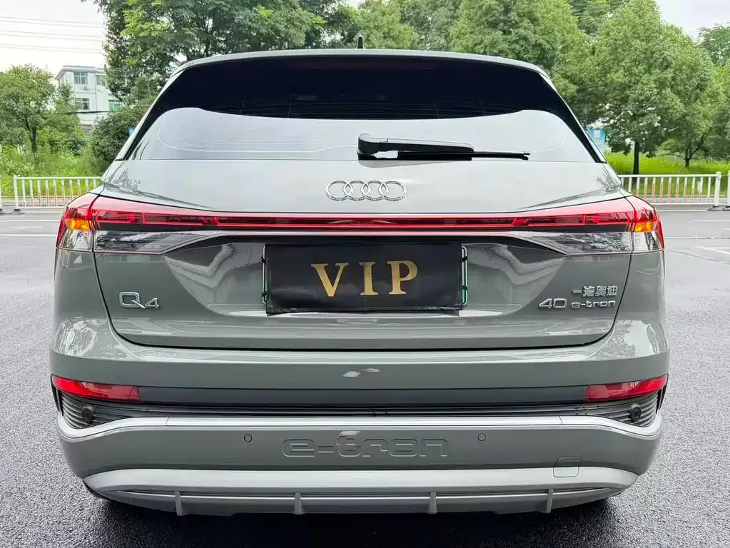 Audi Q4 e-tron — фото 4