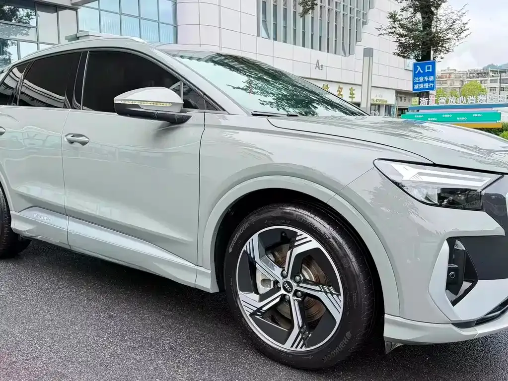 Audi Q4 e-tron — фото 10