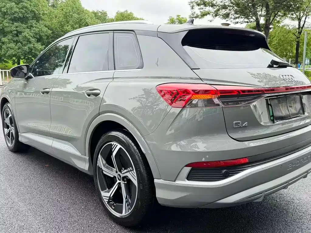 Audi Q4 e-tron — фото 9
