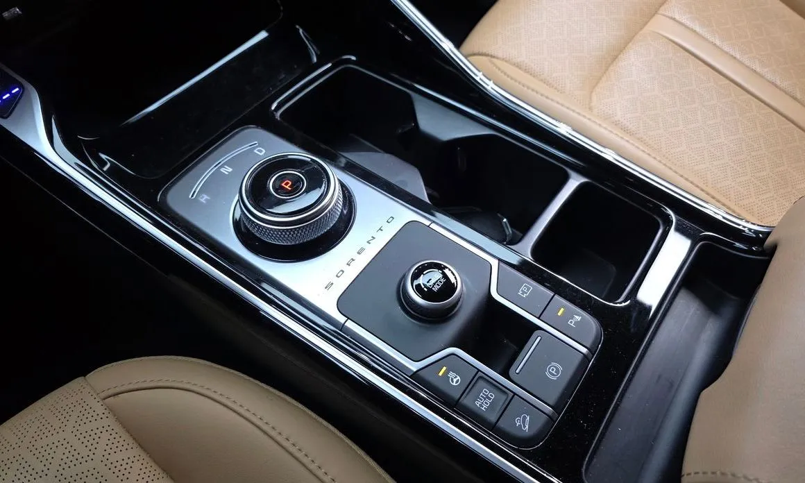 Kia Sorento — фото 8