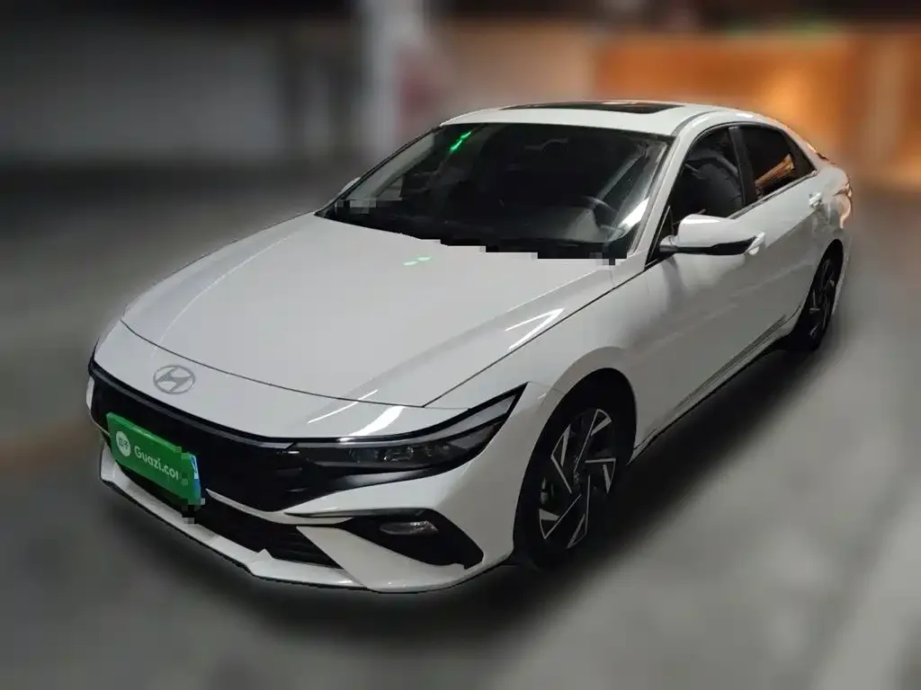 Hyundai Elantra — фото 1