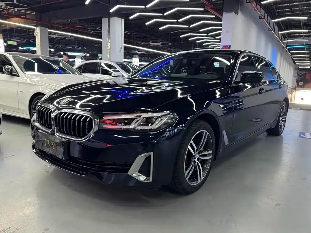BMW 5 Series — фото 1