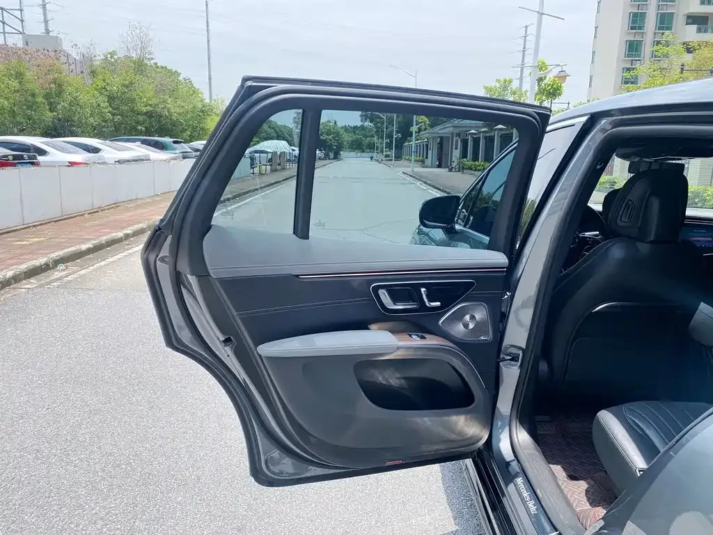 Mercedes-Benz EQS SUV — фото 8