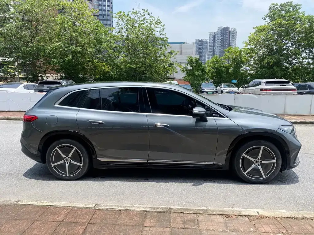 Mercedes-Benz EQS SUV — фото 4