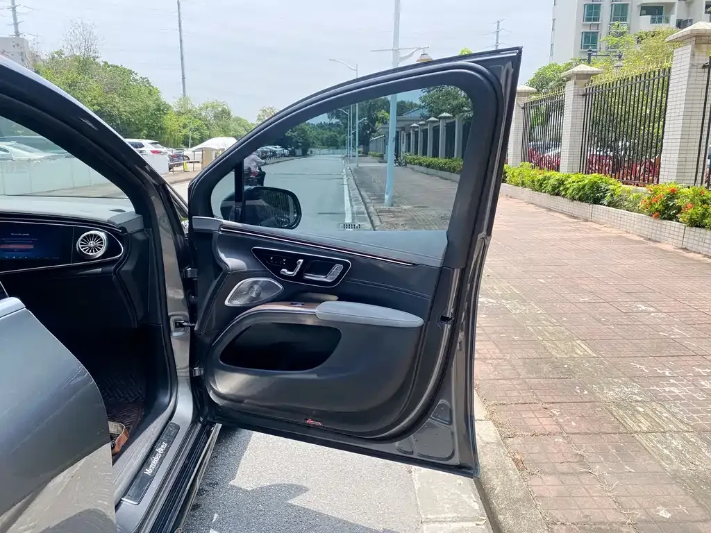 Mercedes-Benz EQS SUV — фото 2