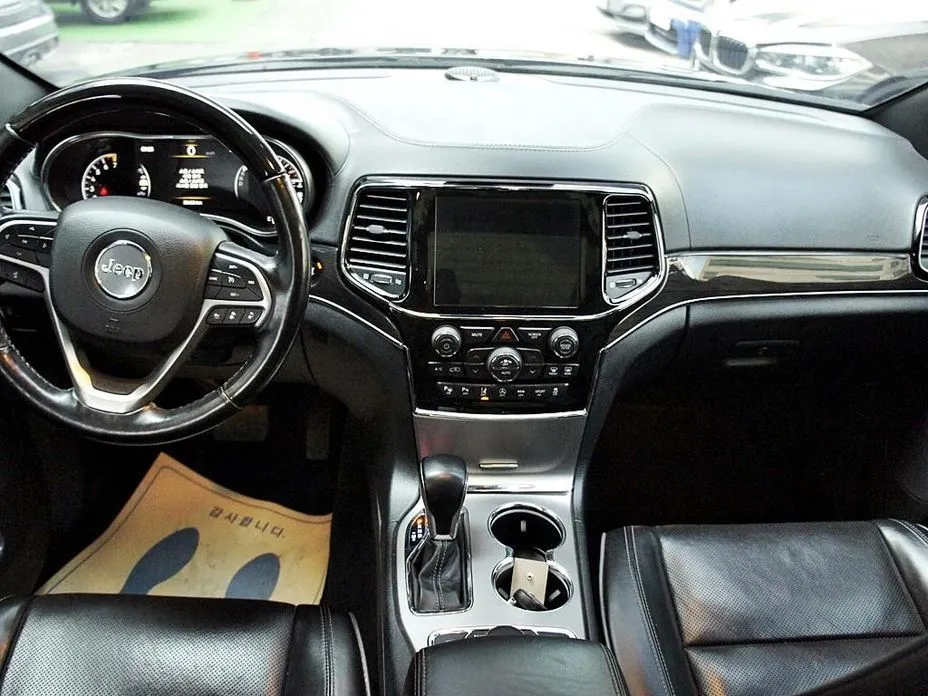 Jeep Cherokee — фото 7