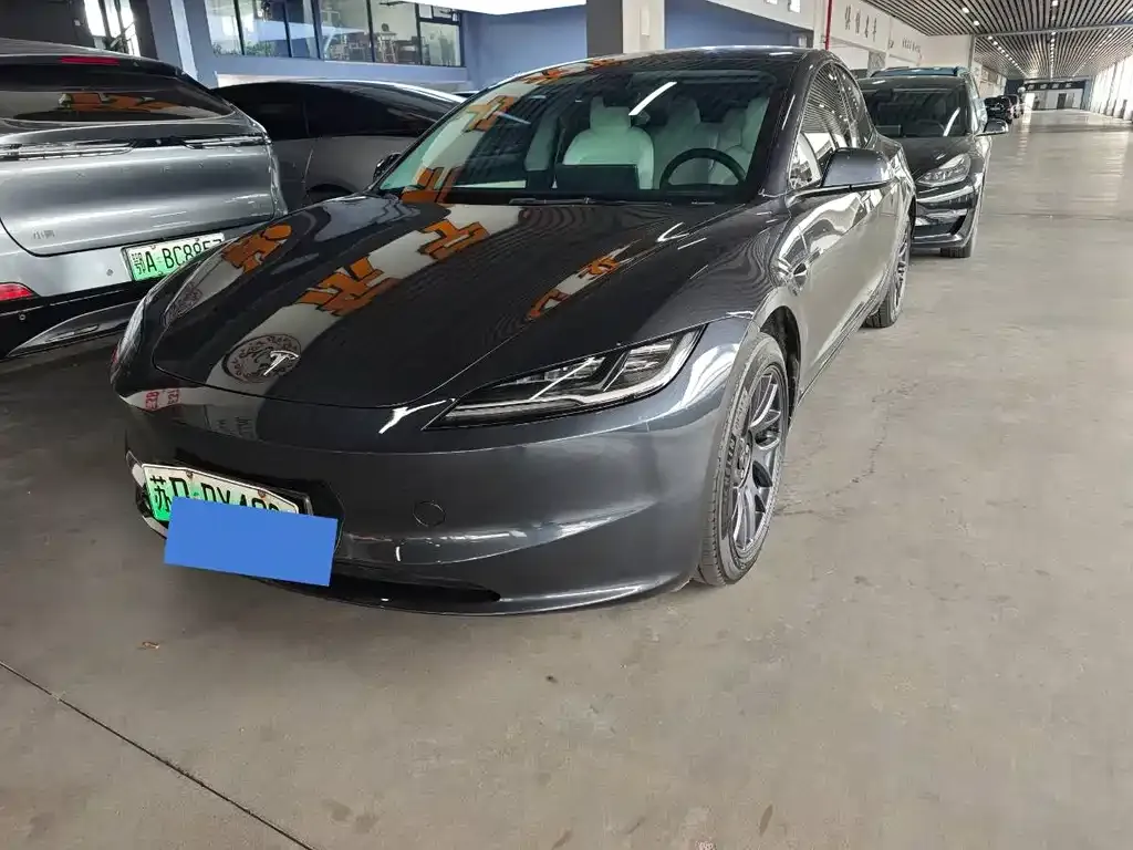 Tesla Model 3 — фото 1