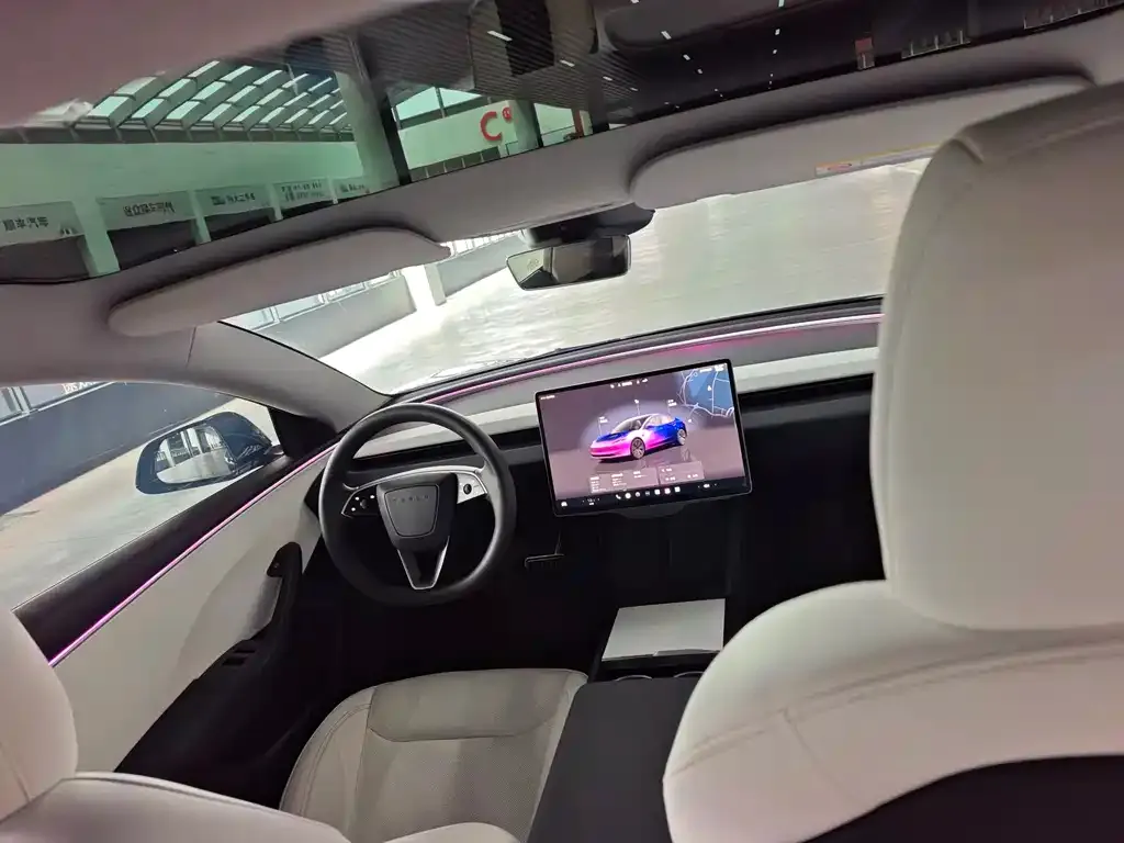 Tesla Model 3 — фото 9