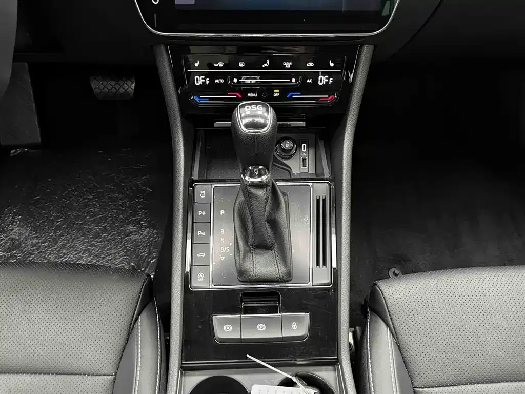 Skoda Superb — фото 9