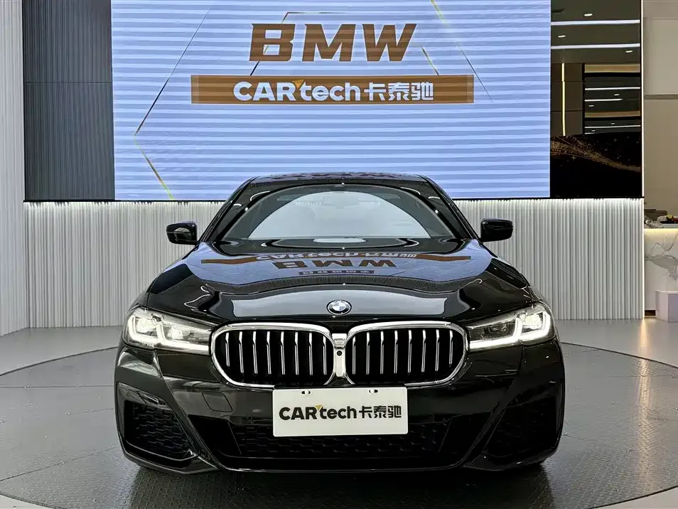 BMW 5 Series — фото 1