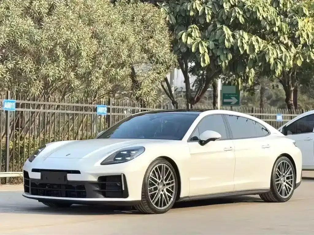 Porsche Panamera — фото 1