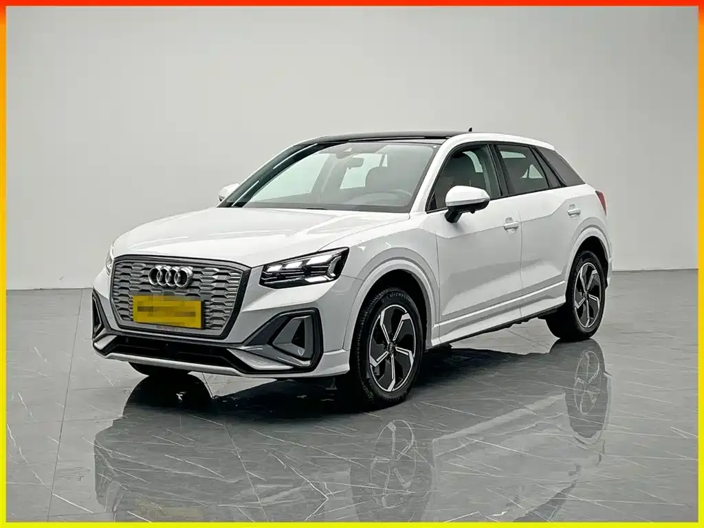 Audi Q2L e-tron — фото 1