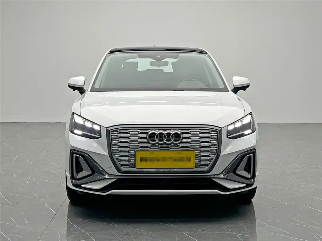 Audi Q2L e-tron — фото 6