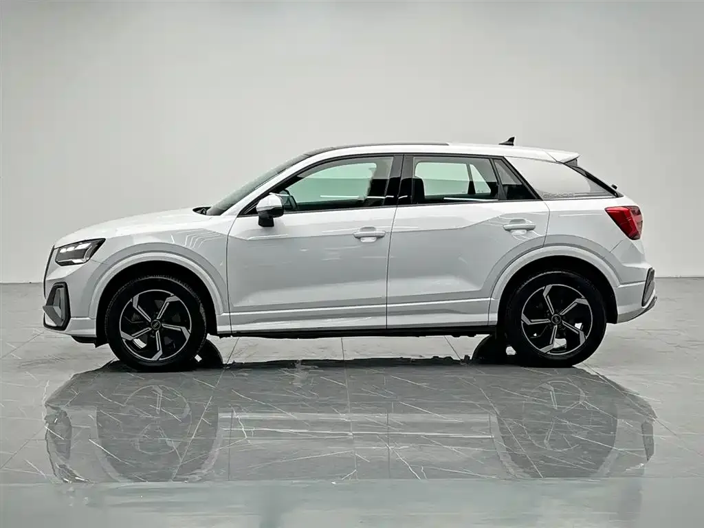 Audi Q2L e-tron — фото 9
