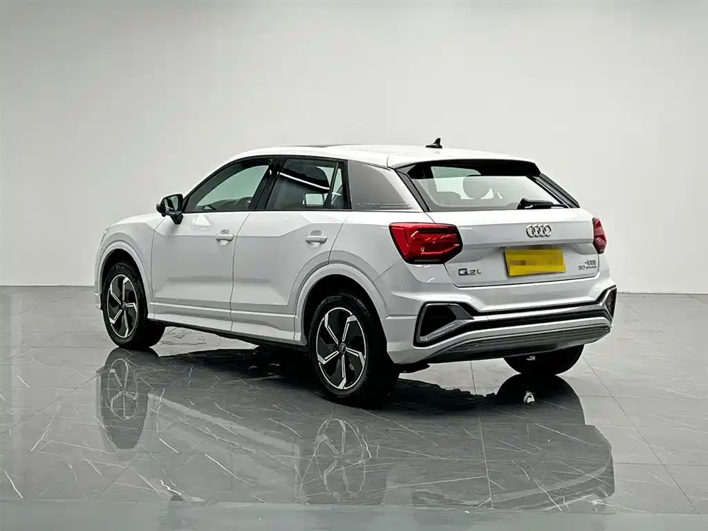 Audi Q2L e-tron — фото 8